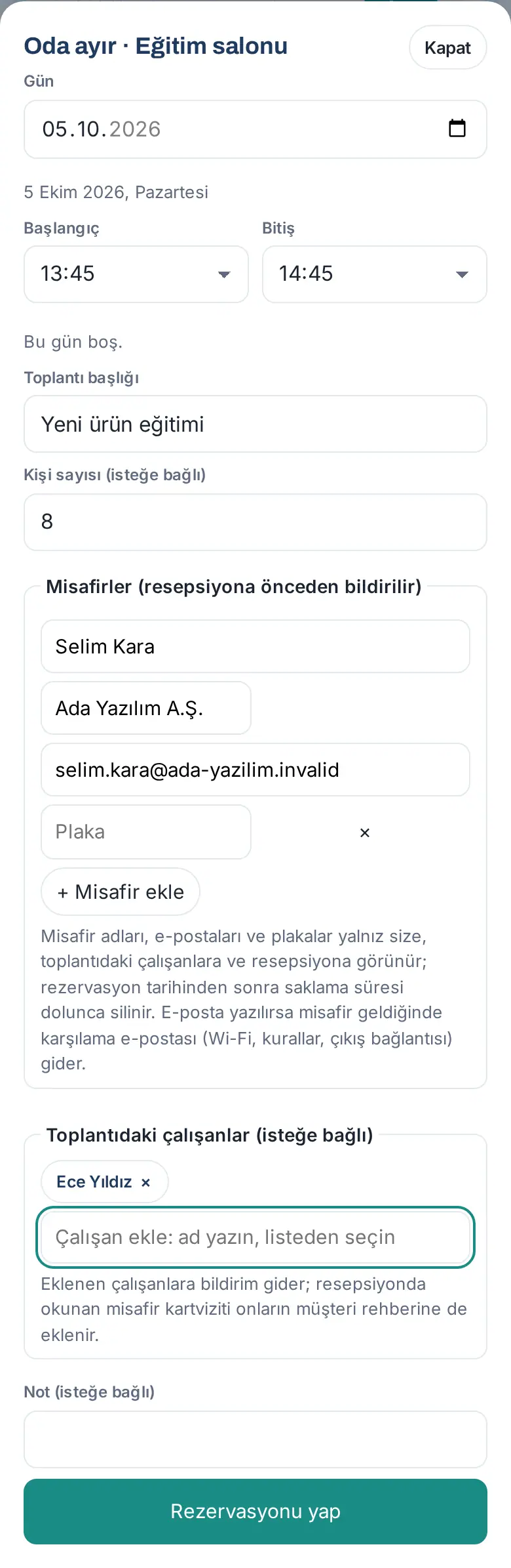 Oda ayır penceresi: gün, saatler, toplantı başlığı, misafir ve toplantıdaki çalışanlar
