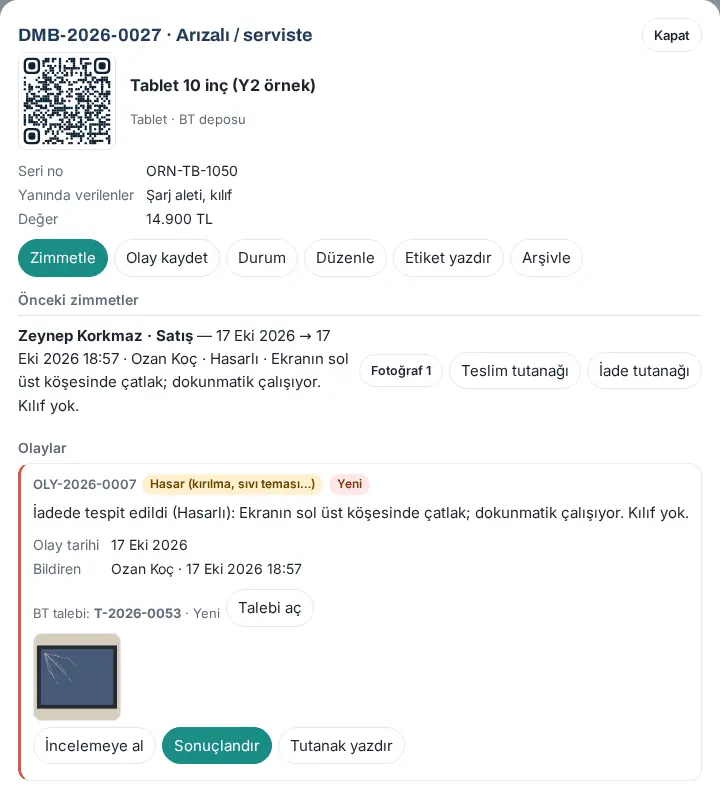 Hasarlı iade alınan tablet: Arızalı / serviste; Önceki zimmetler satırında Hasarlı, not, Fotoğraf 1, Teslim tutanağı ve İade tutanağı; altta iadede açılan hasar olayı, BT talebi ve fotoğraf